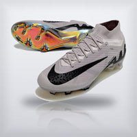 Par de Superfly 9 Elite gris con la suela a la vista