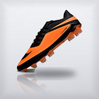 Hypervenom Phantom RGN en angulo, tacos naranjas
