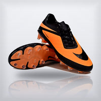 Par de Hypervenom Phantom RGN con suela a la vista